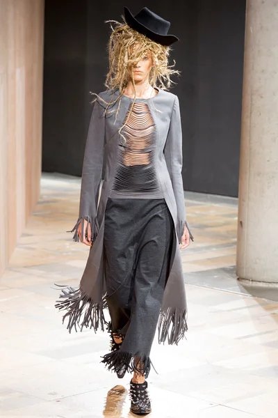 Look 15